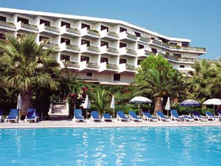 Blue Horizon Beach Resort Hotel - Swimmingpool