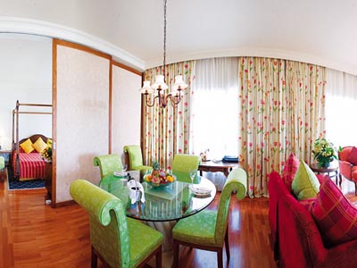 Le Meridien Limassol Spa - Royal Spa Suite Living Room