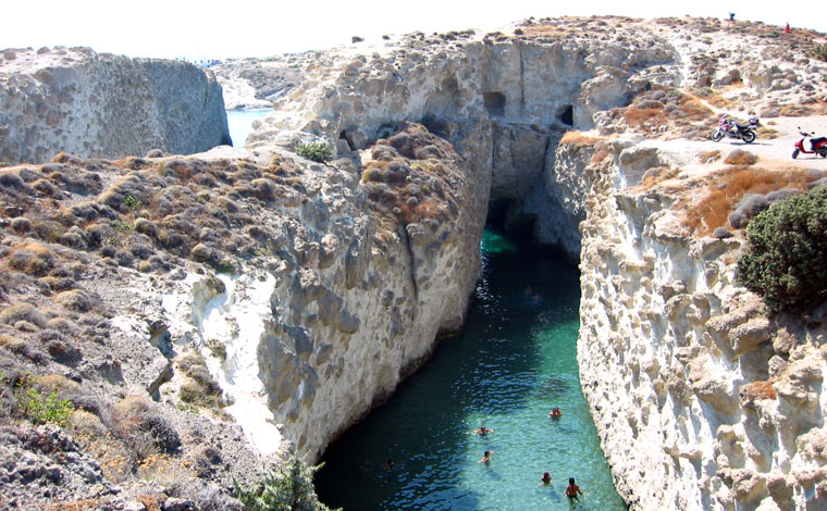 Papafragas Cave