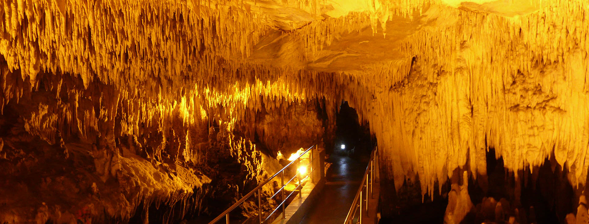 Dragon's Cave, Kastoria