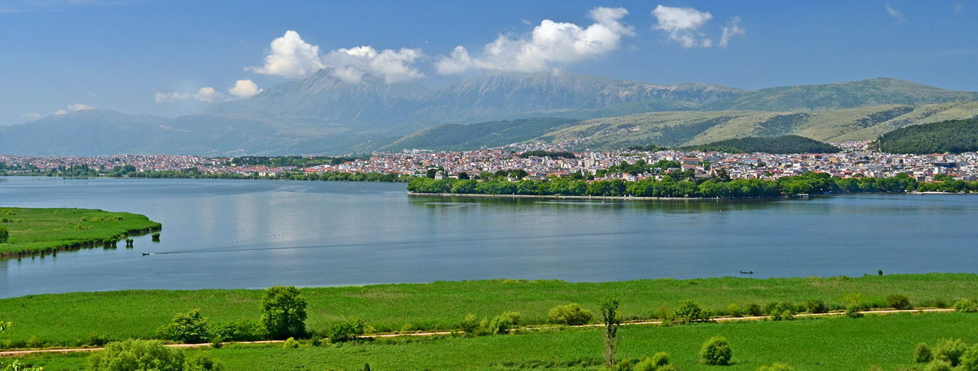 Pamvòtis lake, Ioannina city