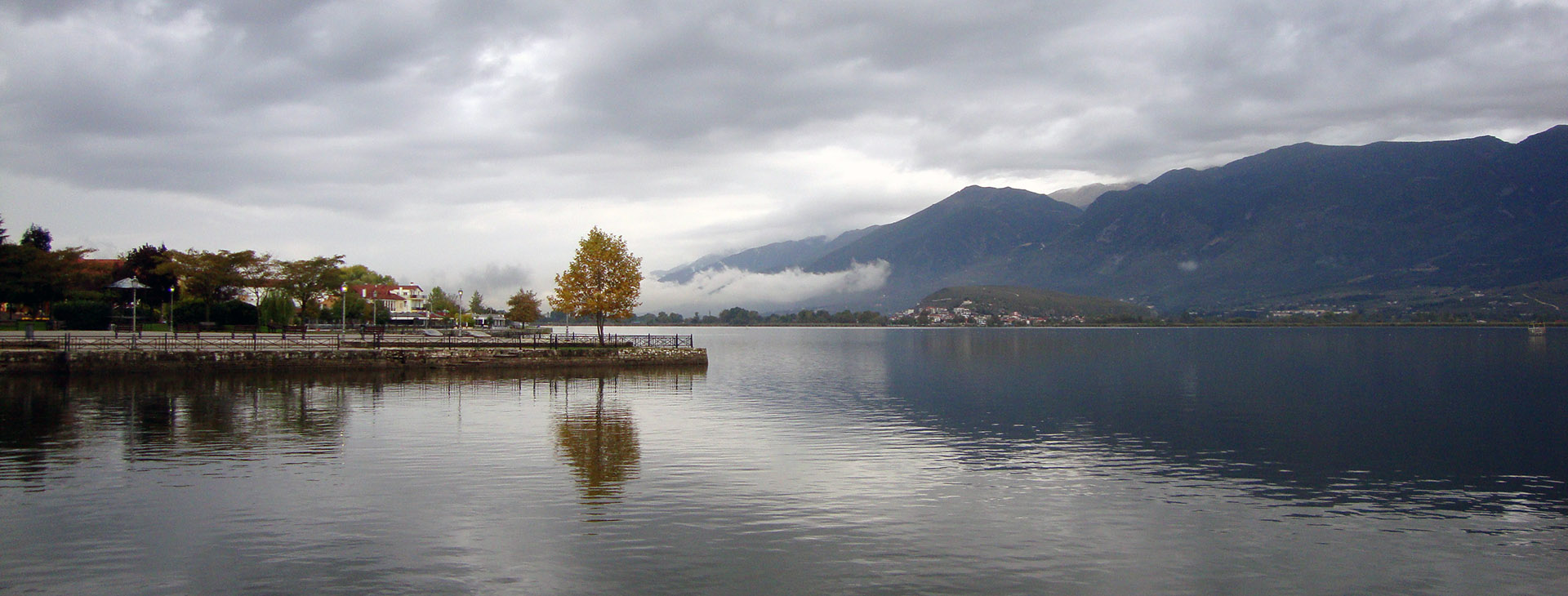 Pamvòtis lake, Ioannina city