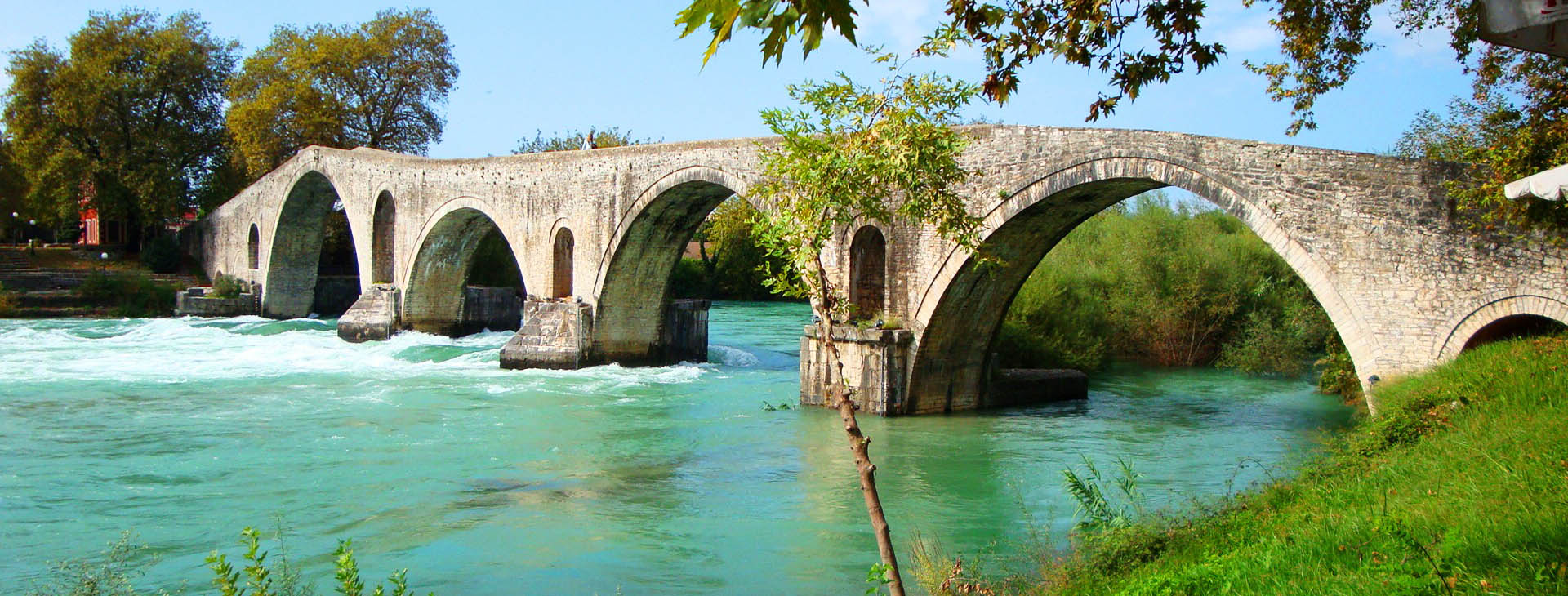 Historical bridge of Arta